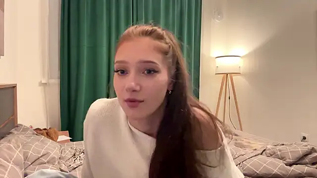 MiaNewstrom online show from April 5, 8:41 pm