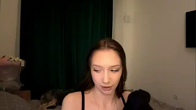 MiaNewstrom online show from April 16, 8:08 pm