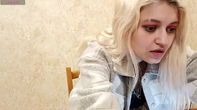 KateRiverr online show from April 18, 8:42 pm