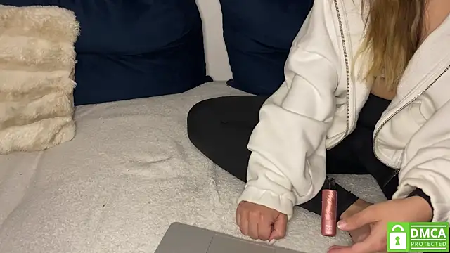 NaughtysecretsDE online show from April 16, 8:08 pm