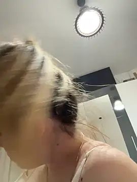 SilkObsession online show from April 17, 9:50 pm