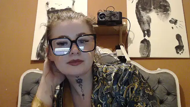 deadlyXxPoison online show from April 20, 8:45 pm