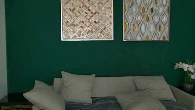 RoxyJoyfull online show from April 3, 2:37 pm