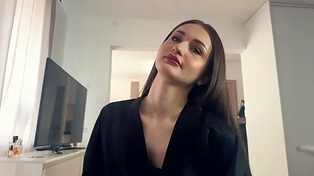 HallieHollo online show from April 3, 6:11 am