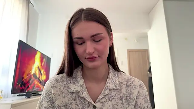 HallieHollo online show from April 15, 6:25 am