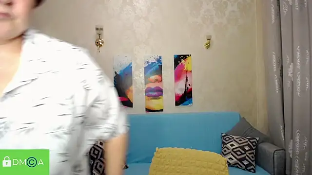 QUEEN02030 online show from April 19, 3:01 pm