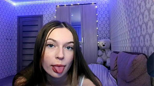 sexyamelia meow online show from April 8, 5:15 pm