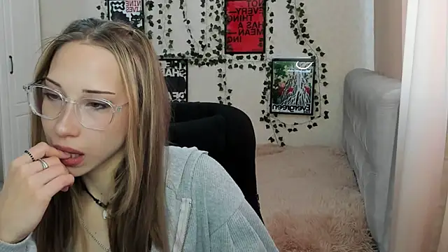 Emmarayder online show from April 21, 10:55 am