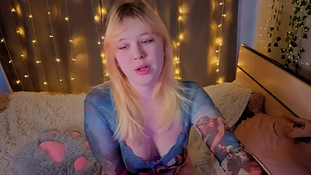 unburnedgirl online show from April 17, 1:24 pm