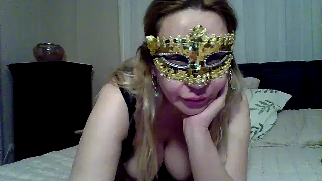 milfhoneynaz online show from April 16, 8:41 pm