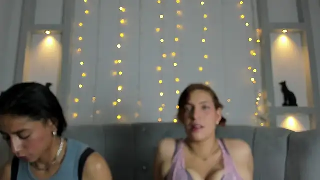 Skylee and Violet online show from April 8, 8:22 pm