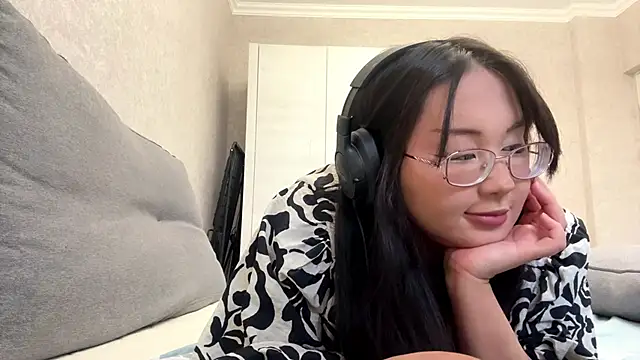 Feylinmay online show from April 17, 11:45 am