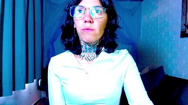 LannieGonzales online show from April 1, 6:38 pm