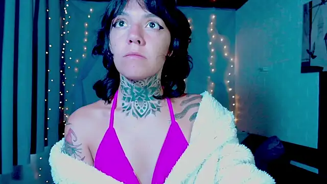 LannieGonzales online show from April 7, 1:02 pm