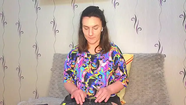 Hey baddie online show from April 11, 7:45 am