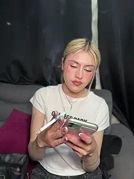 Lia fire online show from April 19, 2:55 am