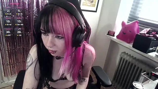 CutieTracer online show from April 16, 3:12 pm