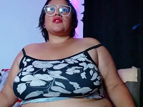 vibeSex1 online show from April 12, 9:17 pm