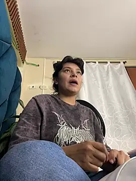 SamanthaColen  online show from April 14, 11:27 pm