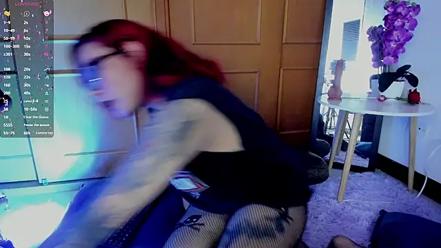 Violett Sykes online show from April 19, 2:55 am