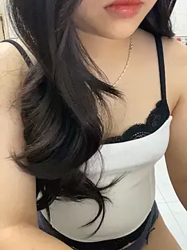 Rosecute11 online show from April 14, 3:12 pm