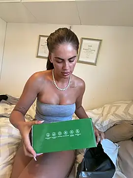 Jessiebx online show from April 24, 2:09 pm