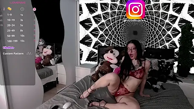 Lilithcaine online show from April 15, 5:57 pm