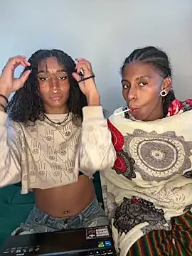 Sun lynx Love online show from April 13, 9:15 pm