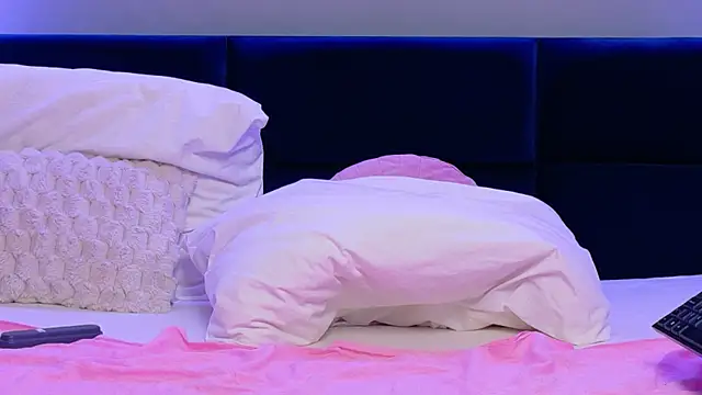 BlondieEve online show from April 11, 6:30 am