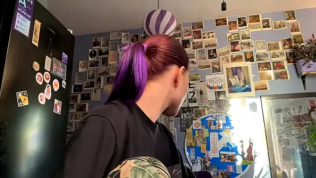 DarylLarrow online show from April 19, 4:01 am