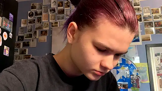 DarylLarrow online show from April 18, 4:26 am