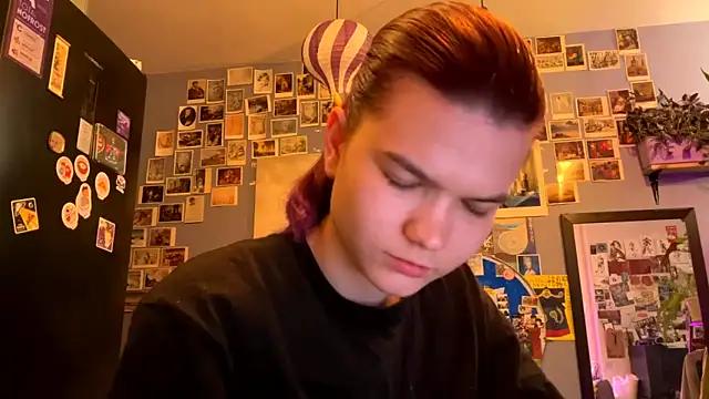 DarylLarrow online show from April 17, 4:25 am