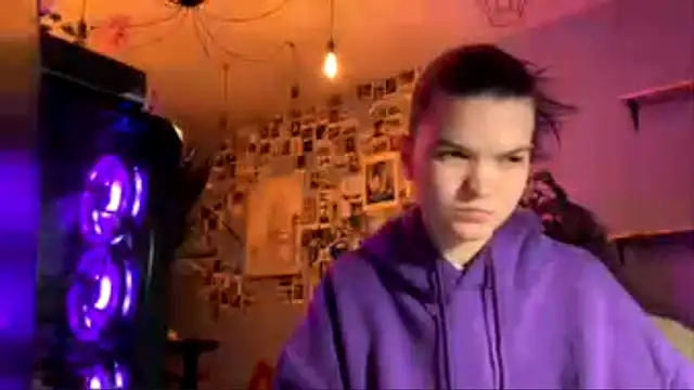 DarylLarrow online show from April 2, 6:16 pm