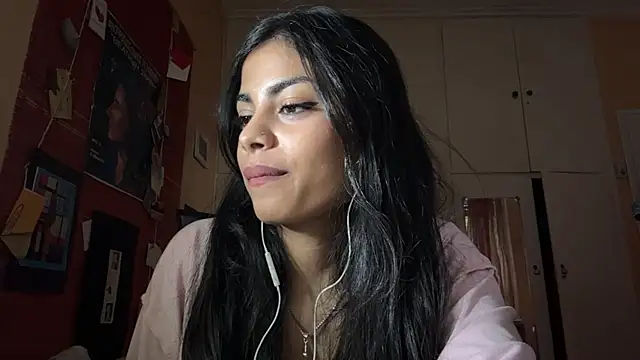 JenniRoutt online show from April 11, 4:32 pm