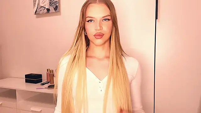 LeoniaRinard online show from April 19, 6:10 pm