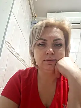 SylvieGold453 online show from April 1, 5:32 pm