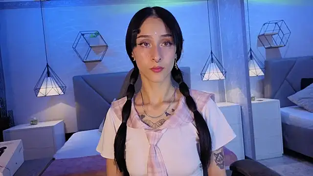 lhiamfitt10 online show from April 5, 7:57 pm