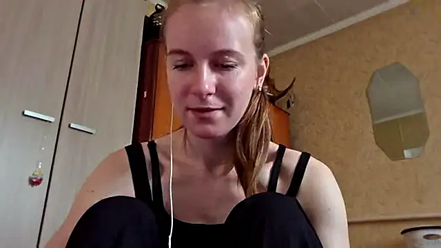 DonnaKuc online show from April 8, 6:26 am