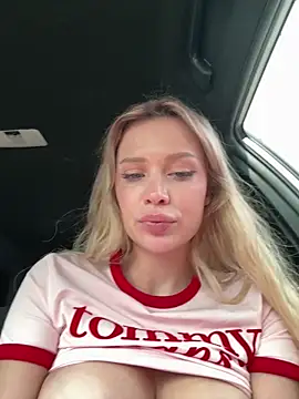 Girl-Mia online show from April 10, 6:30 am