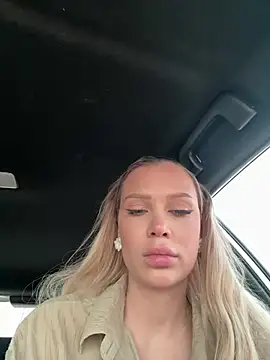 Girl-Mia online show from April 4, 5:39 am