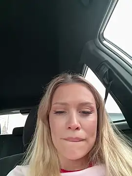 Girl-Mia online show from April 18, 5:10 am