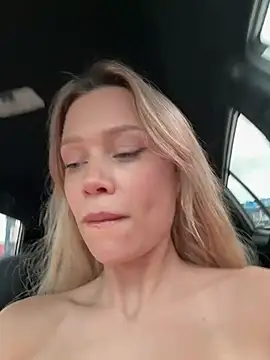 Girl-Mia online show from April 17, 5:09 am