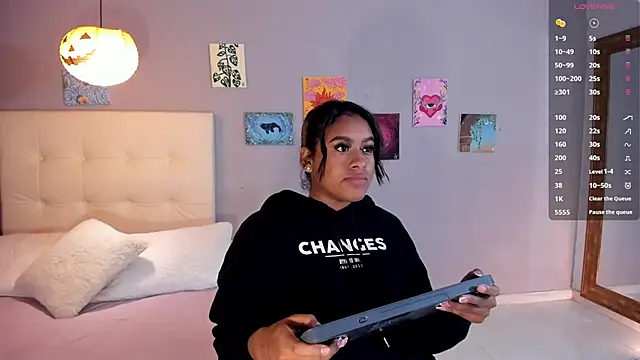 Melaniaa Roussee online show from April 16, 2:56 am