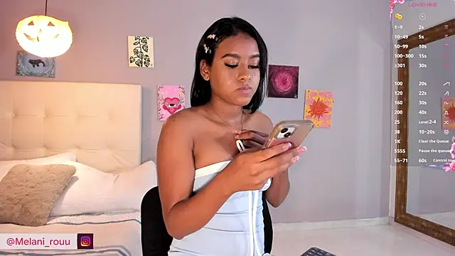 Melaniaa Roussee online show from June 5, 2:15 am