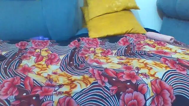 kylieqk online show from April 11, 7:45 am