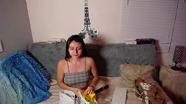 Lala fluffy online show from April 13, 7:58 pm