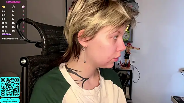 MadalynNosel online show from April 14, 7:08 am