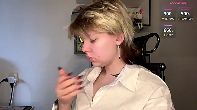 MadalynNosel online show from April 7, 7:10 am