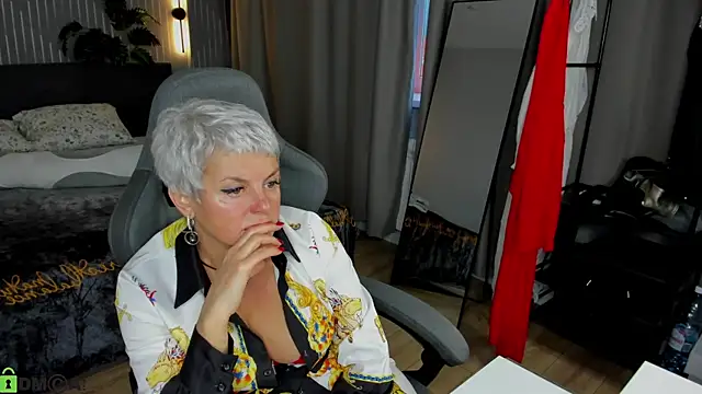 Linda Zef1r online show from June 3, 1:18 am