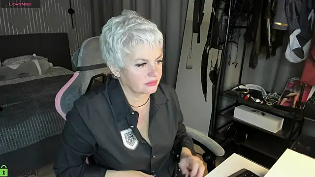 Linda Zef1r online show from April 19, 1:16 am